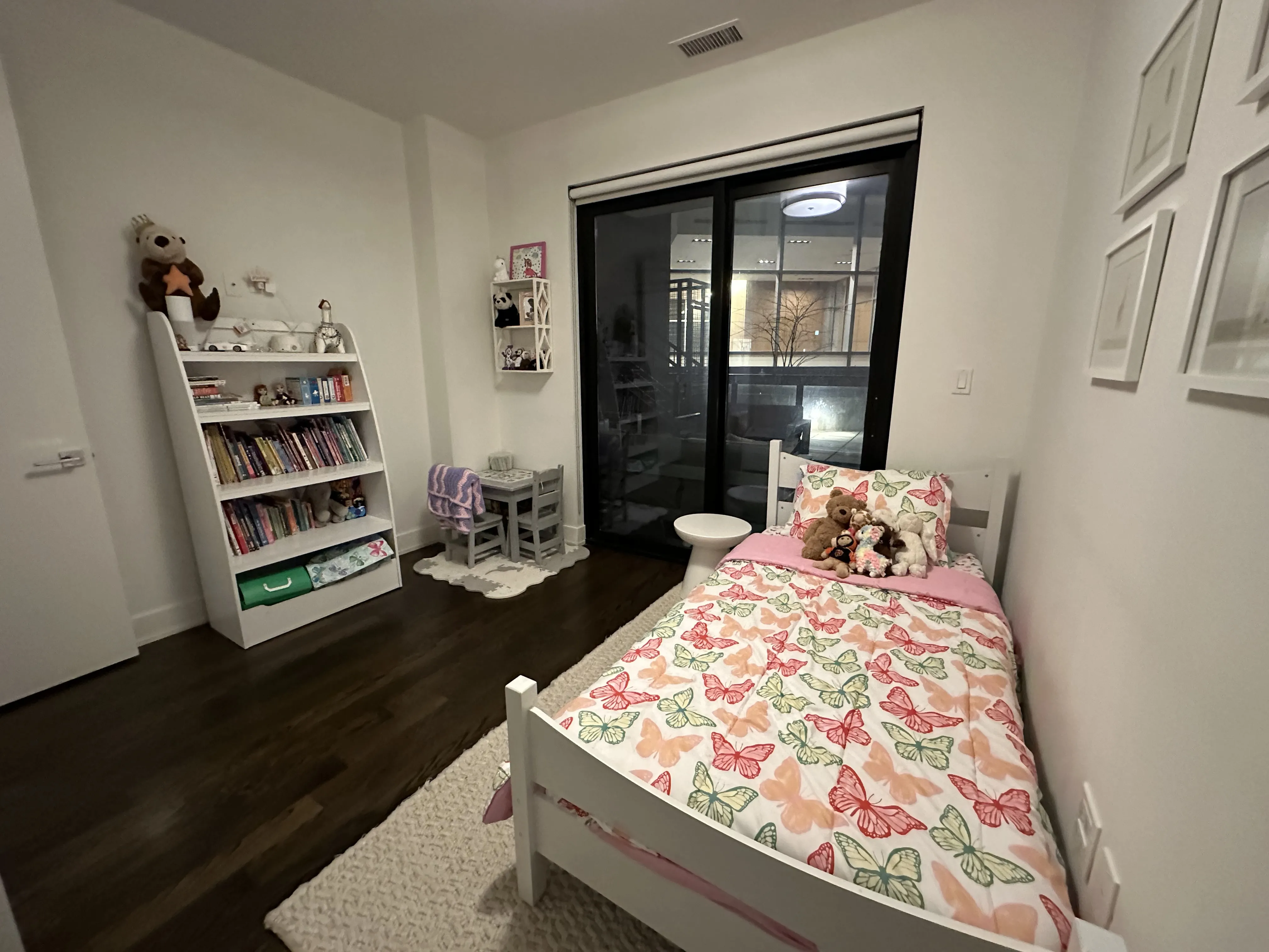 668 N KINGSBURY ST 60654-The Ronsley-unit#207-Chicago-IL