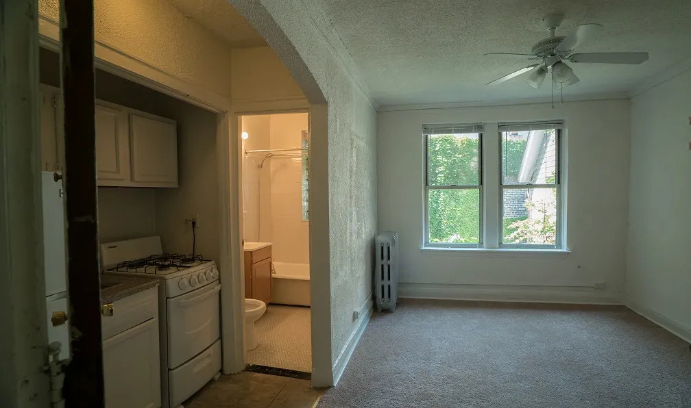 640 W BRIAR PL 60657-unit#304-Chicago-IL