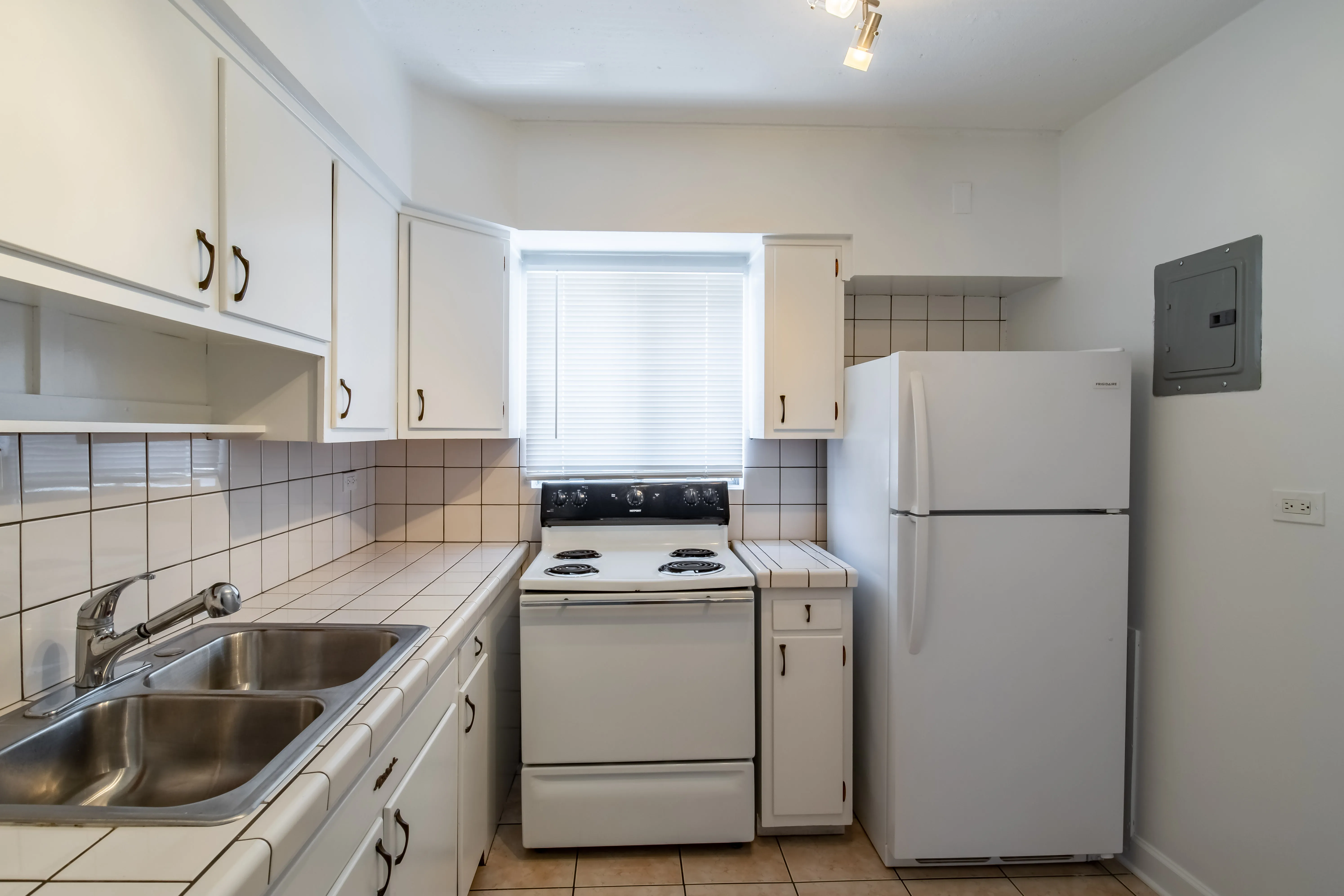 140 E LAKE ST 60126-unit#13B-Elmhurst-IL