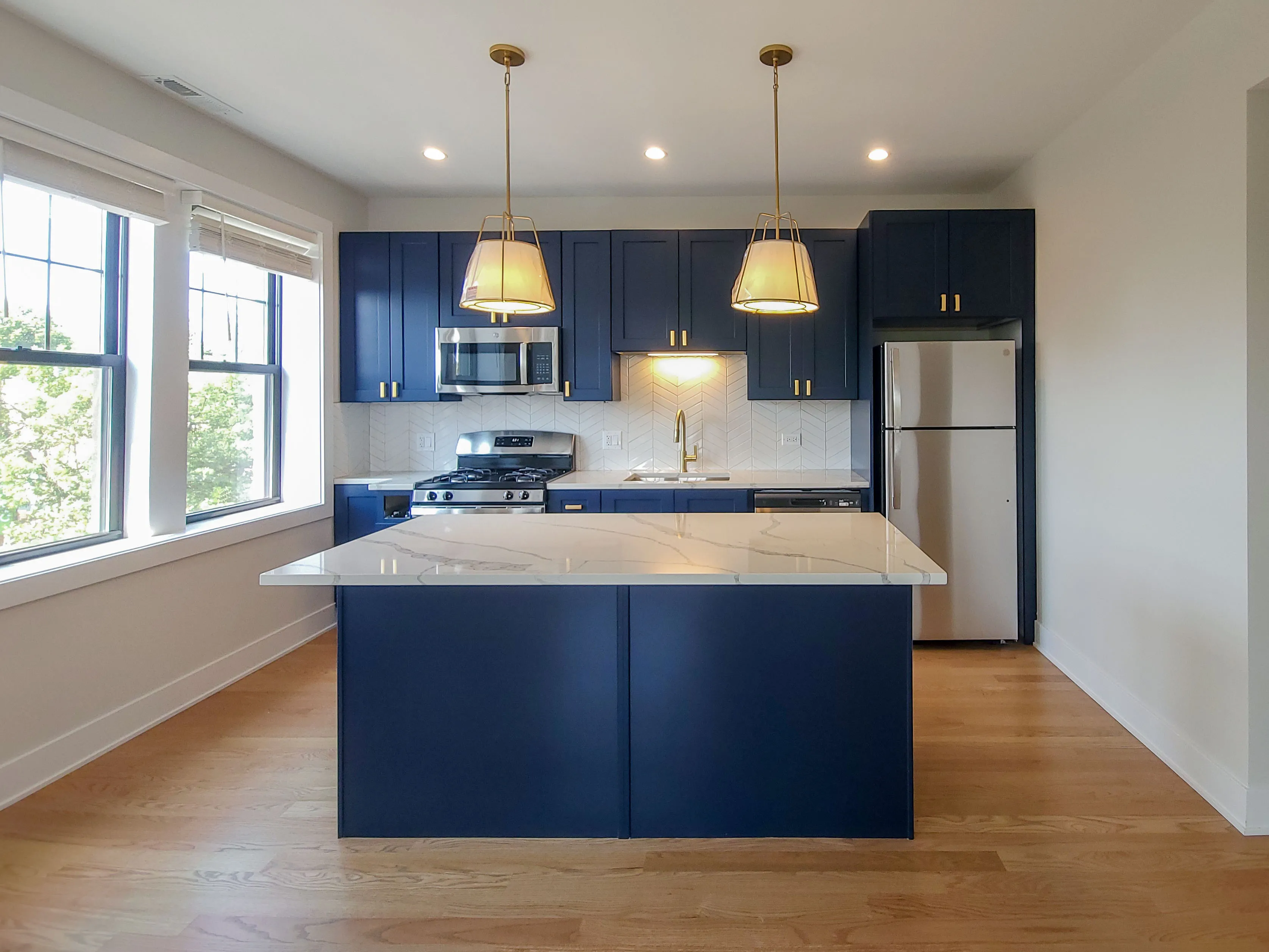 2020 W MONTROSE AVE 60625-unit#3-B-Chicago-IL