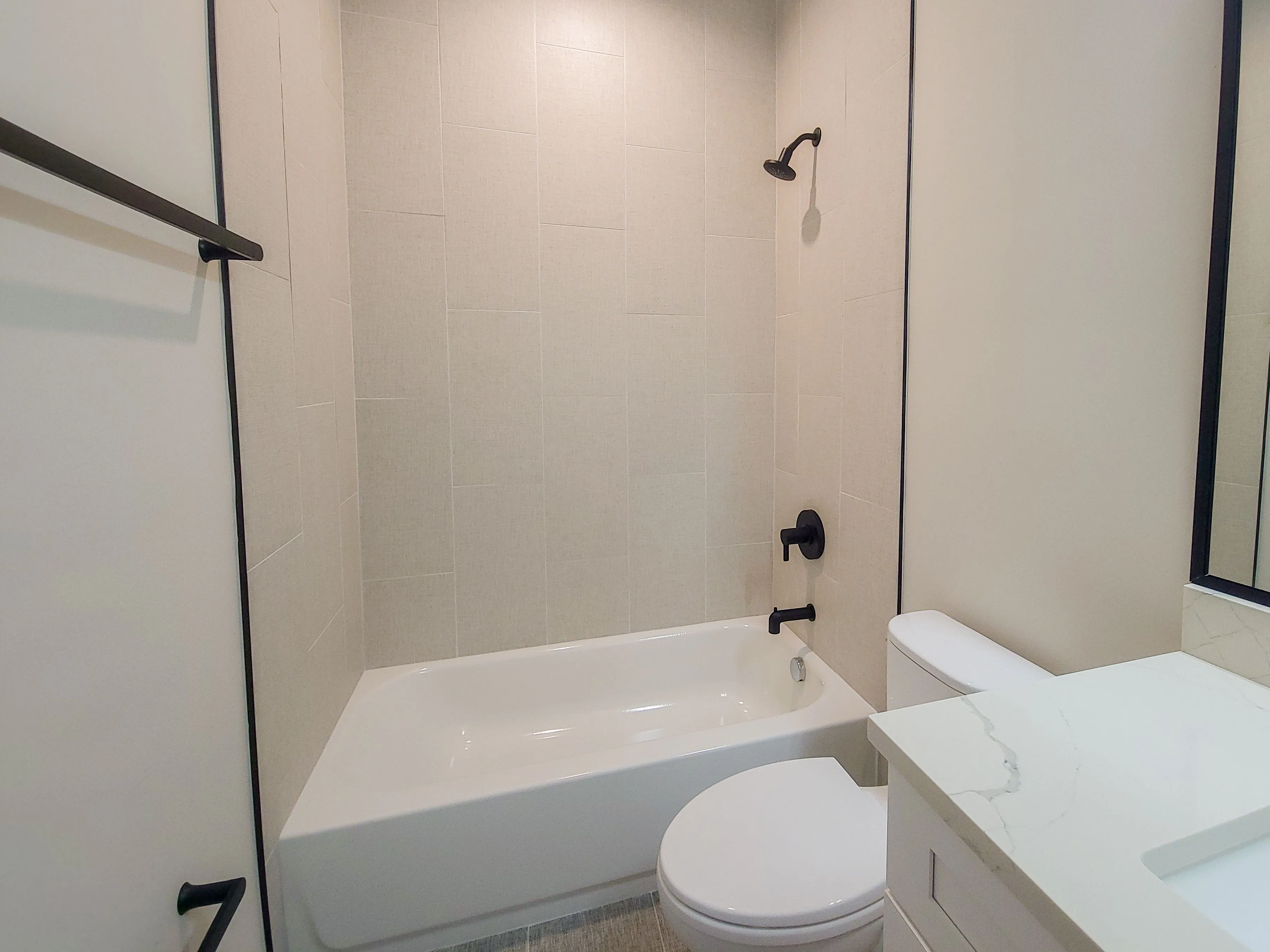 2020 W MONTROSE AVE 60625-unit#3-B-Chicago-IL