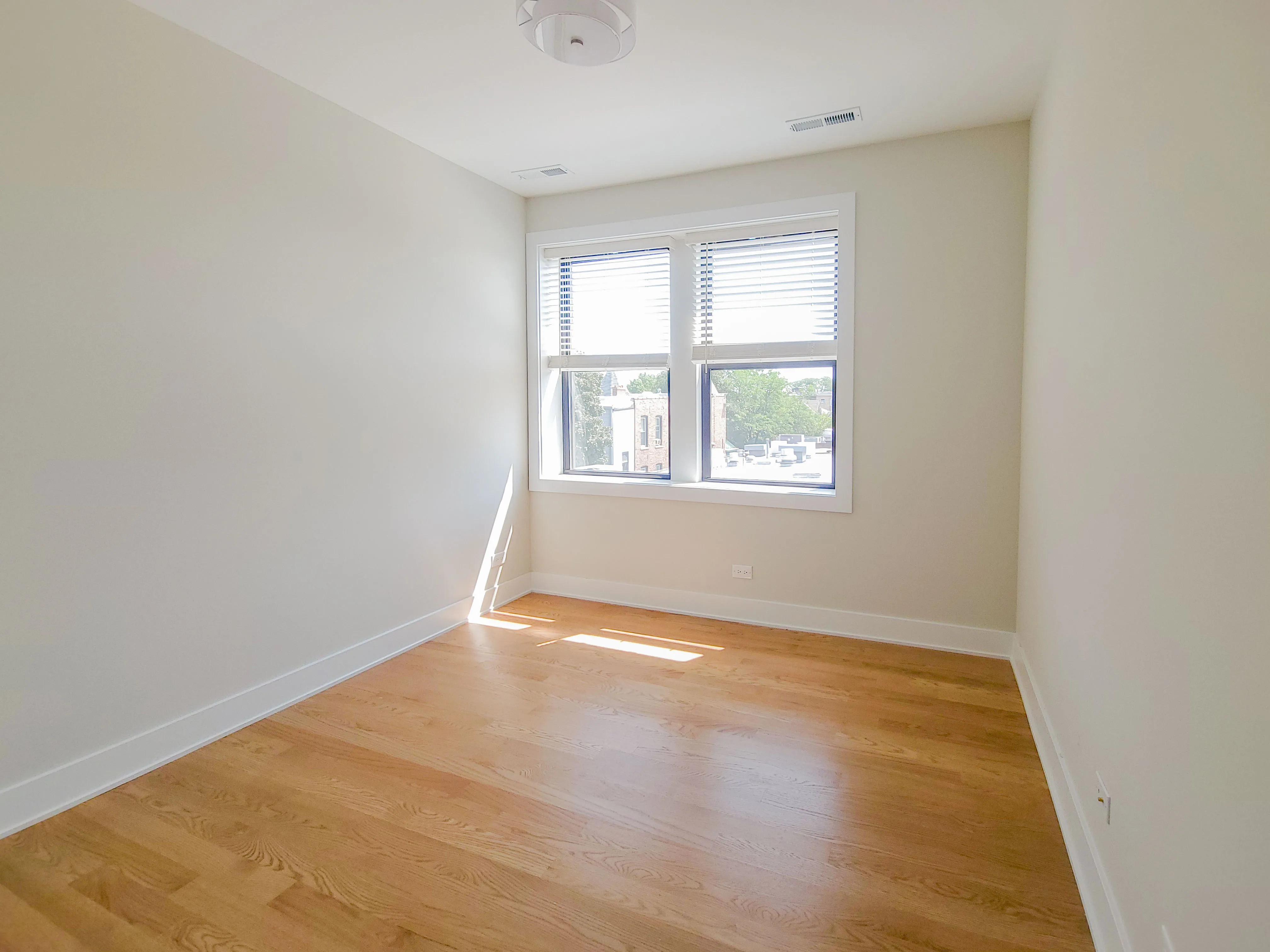2020 W MONTROSE AVE 60625-unit#3-B-Chicago-IL