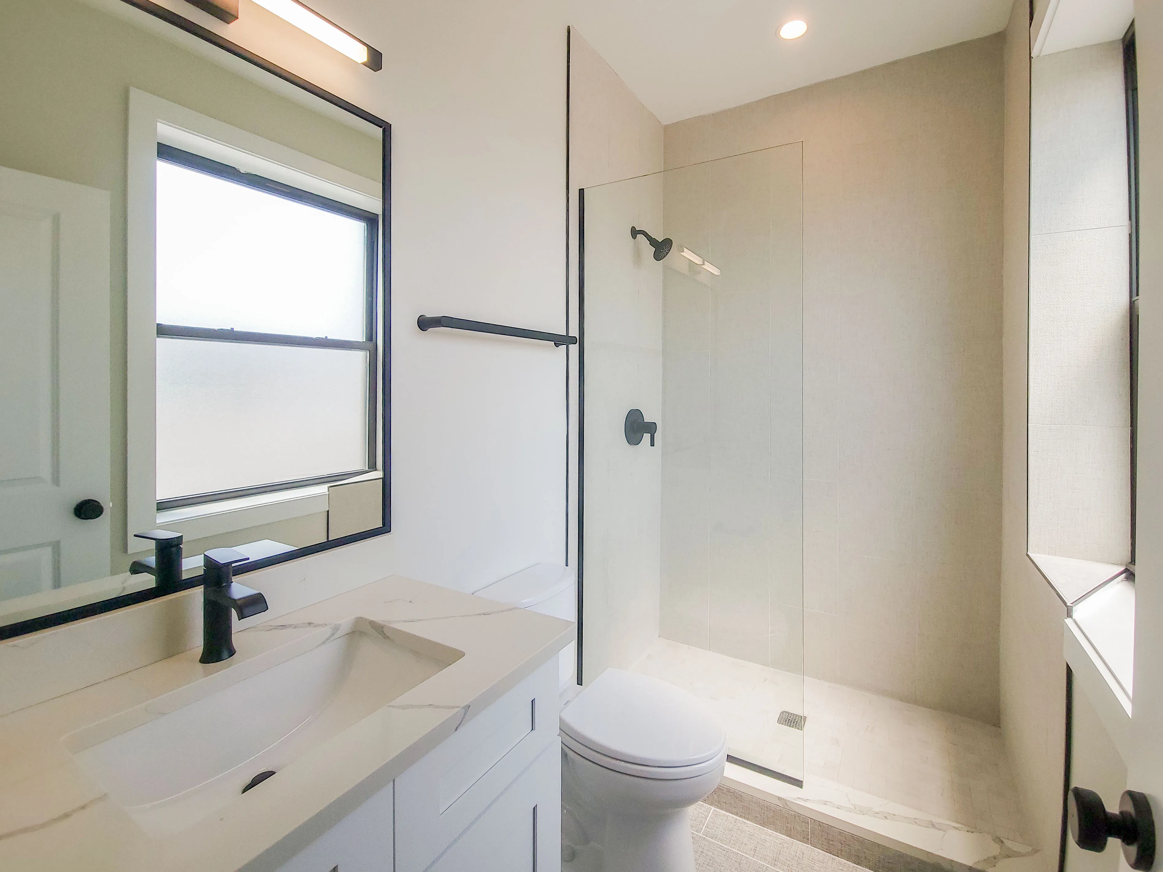 2020 W MONTROSE AVE 60625-unit#3-B-Chicago-IL