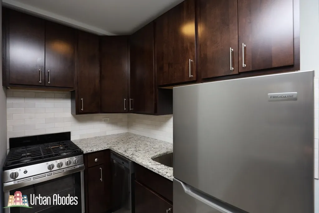 445 W BARRY ST 60657-unit#101-Chicago-IL