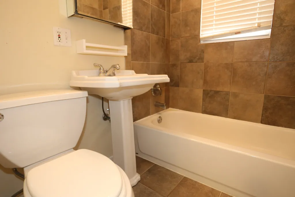 634 W ROSCOE ST 60657-unit#1S-Chicago-IL