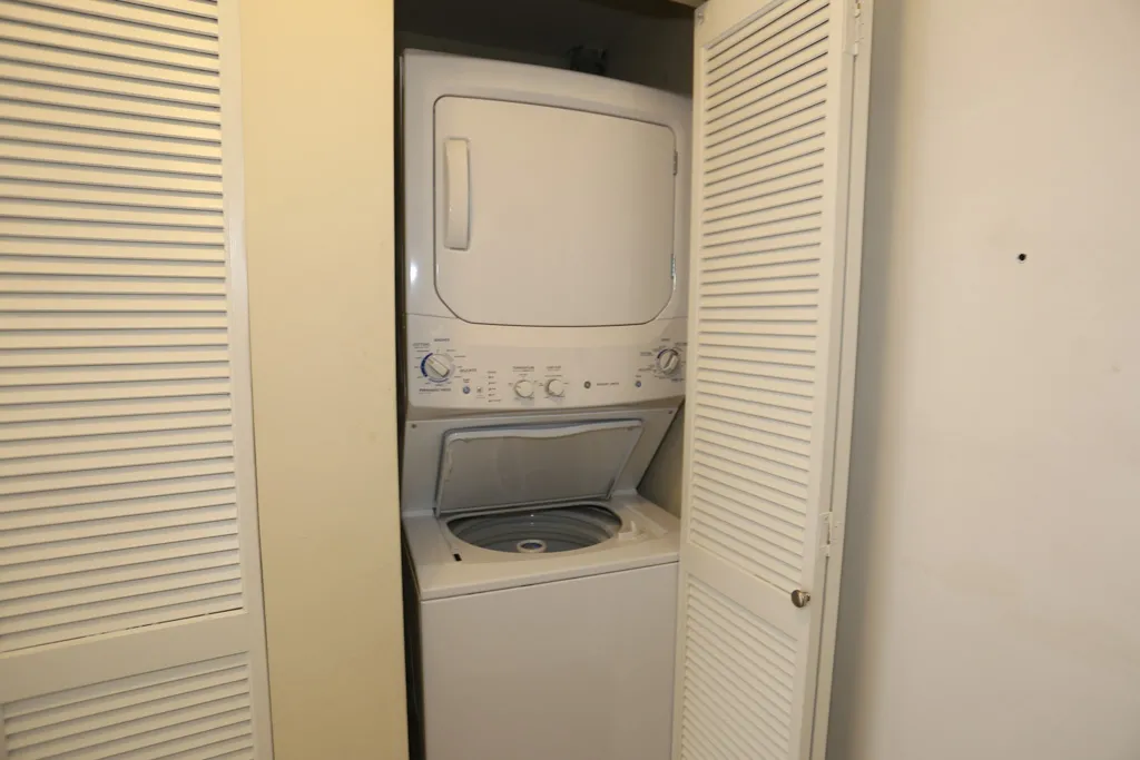 634 W ROSCOE ST 60657-unit#1S-Chicago-IL