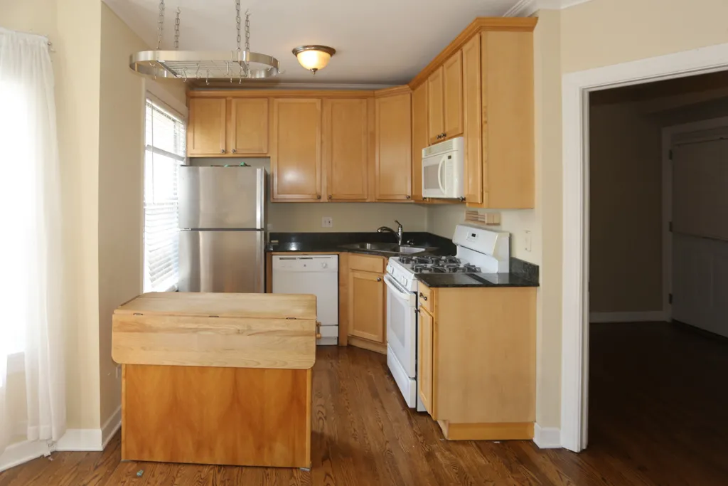 634 W ROSCOE ST 60657-unit#1S-Chicago-IL