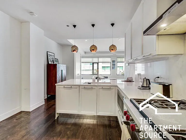 668 N KINGSBURY ST 60654-unit#207-Chicago-IL