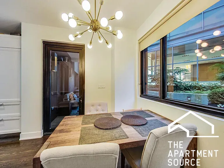 668 N KINGSBURY ST 60654-unit#207-Chicago-IL