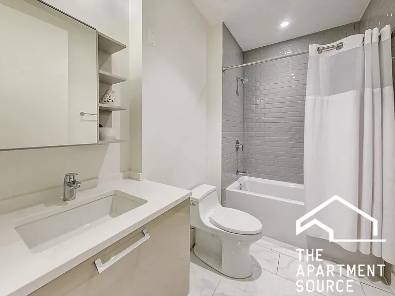 668 N KINGSBURY ST 60654-unit#207-Chicago-IL