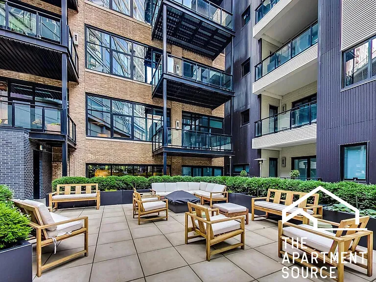 668 N KINGSBURY ST 60654-unit#207-Chicago-IL