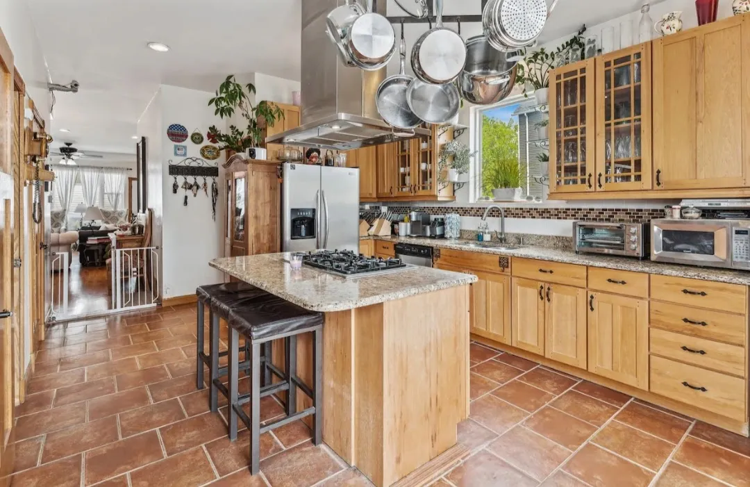 1741 N SPAULDING AVE 60647-Coach House-unit#2R-Chicago-IL