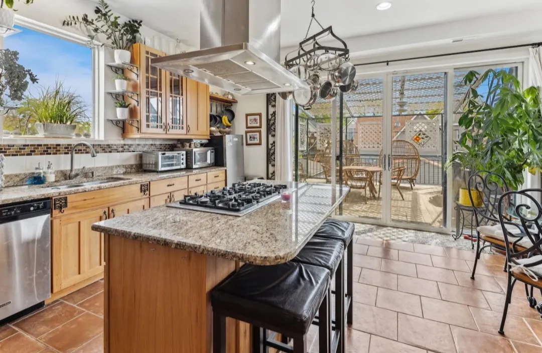 1741 N SPAULDING AVE 60647-Coach House-unit#2R-Chicago-IL