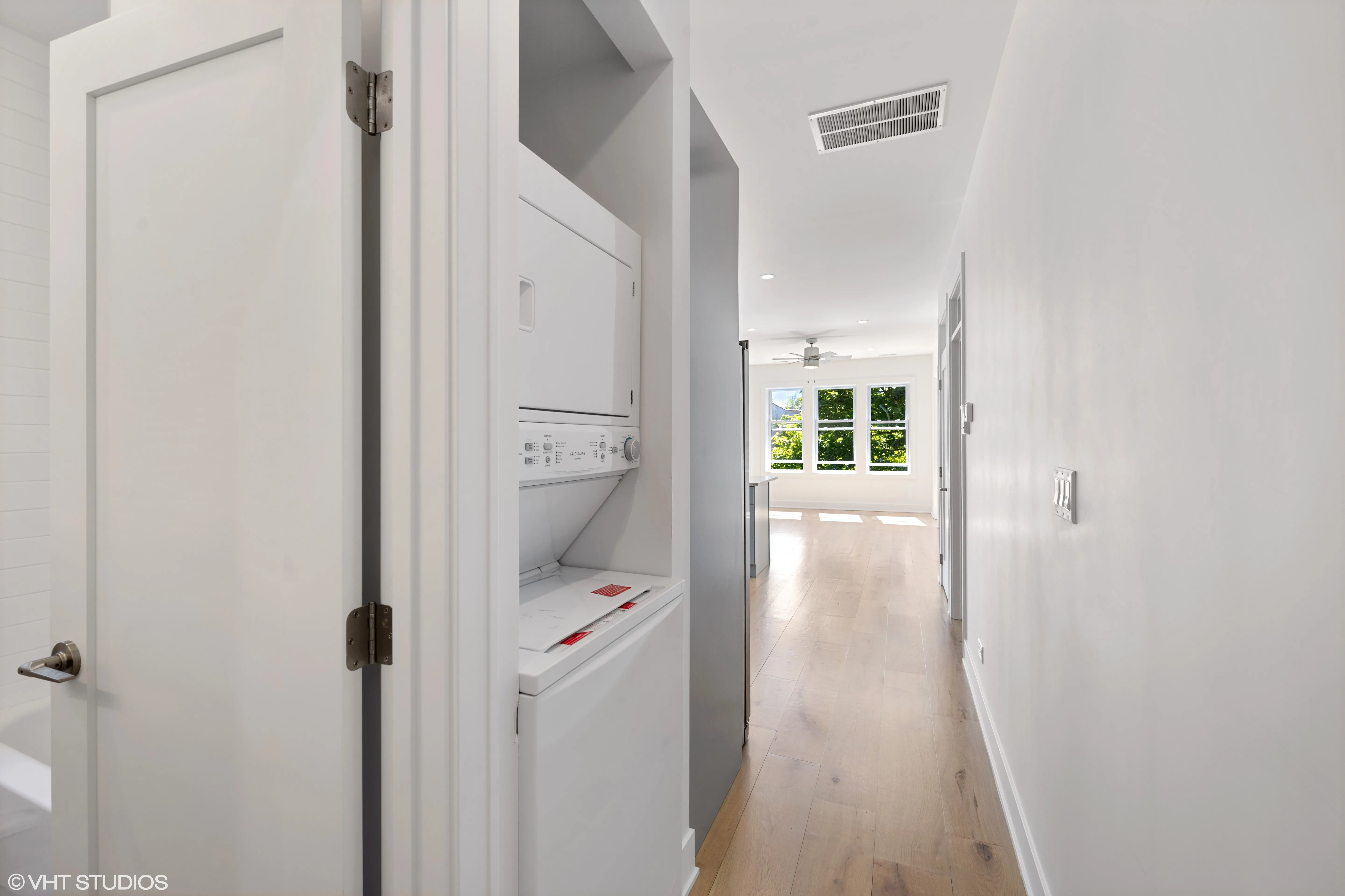 3318 W CULLOM AVE 60618-3318 W Cullom-unit#2-Chicago-IL