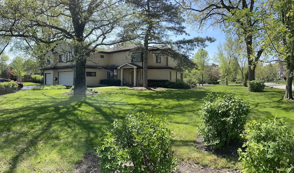 1553  HAWTHORNE LN 60025-Northfield-IL