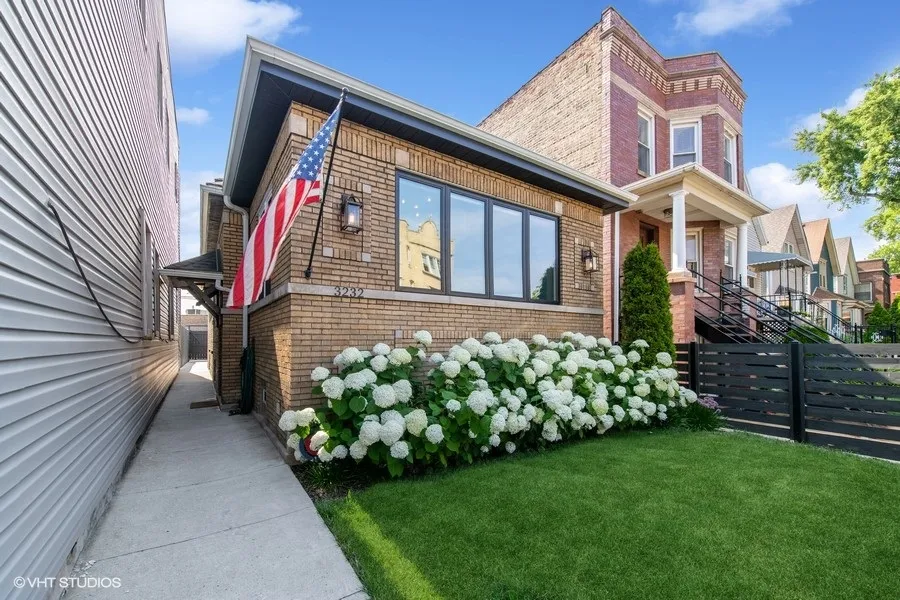 3232 N TROY ST 60618-Chicago-IL