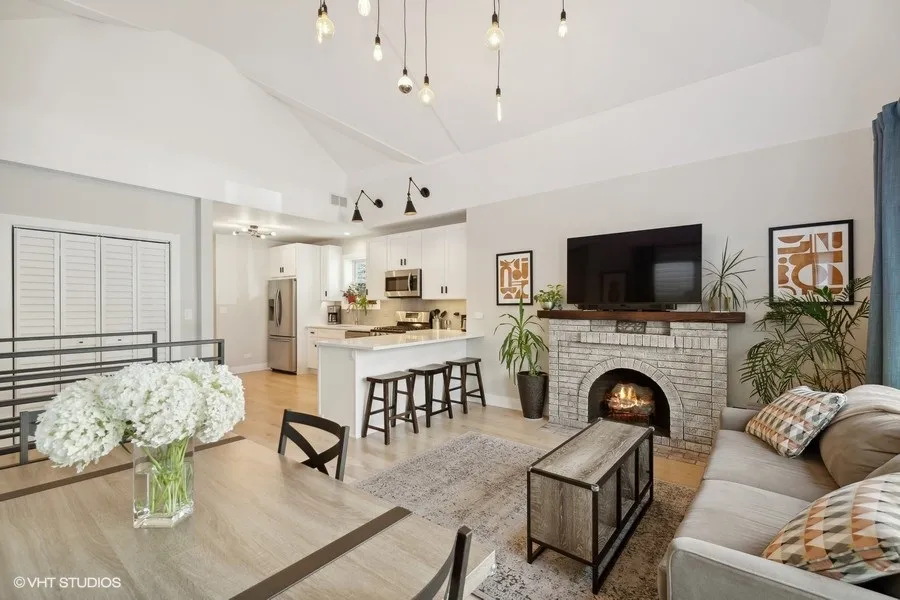 3232 N TROY ST 60618-Chicago-IL