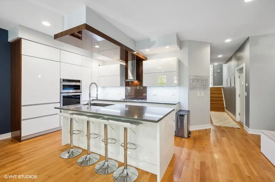 1014 N LARRABEE ST 60610-unit#1S-Chicago-IL