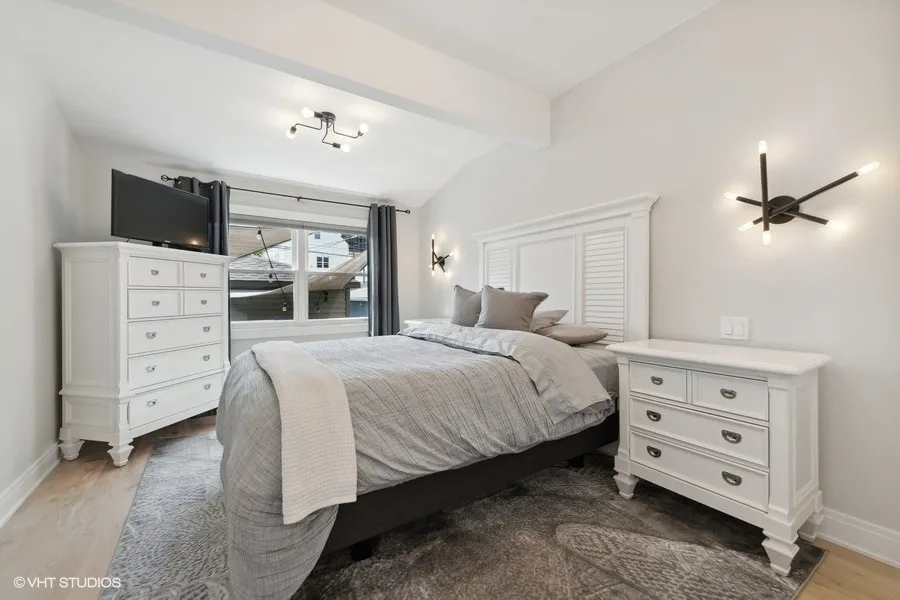 3232 N TROY ST 60618-Chicago-IL