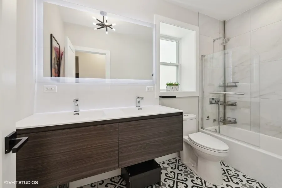 3232 N TROY ST 60618-Chicago-IL