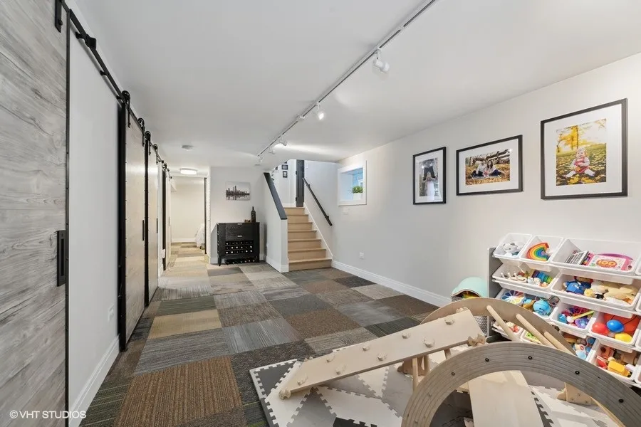 3232 N TROY ST 60618-Chicago-IL