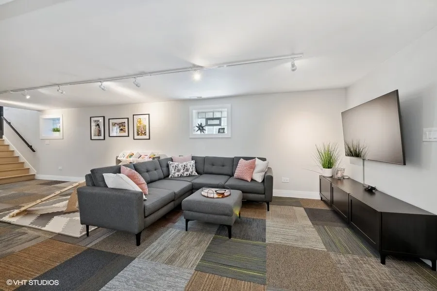 3232 N TROY ST 60618-Chicago-IL