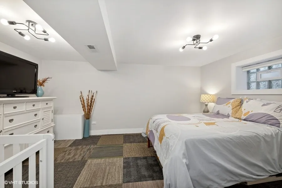 3232 N TROY ST 60618-Chicago-IL