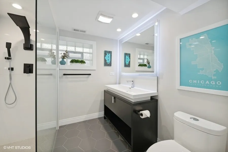 3232 N TROY ST 60618-Chicago-IL