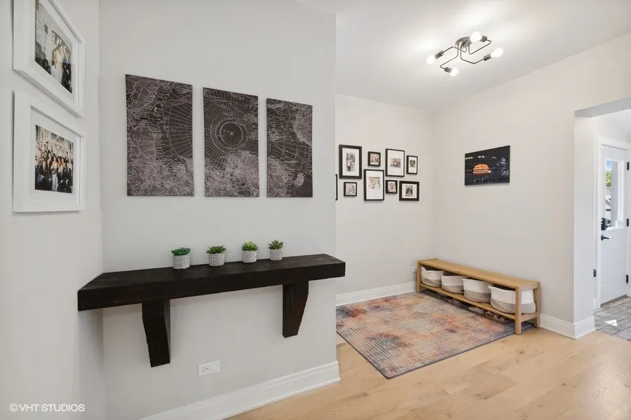 3232 N TROY ST 60618-Chicago-IL