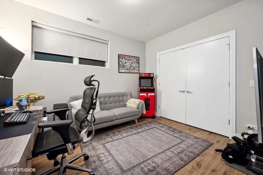 1014 N LARRABEE ST 60610-unit#1S-Chicago-IL