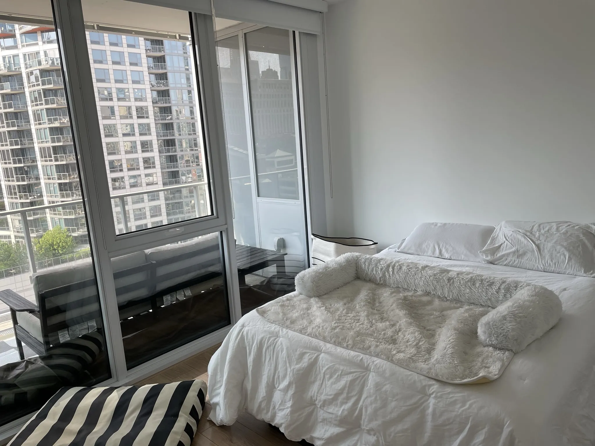 369 W GRAND AVE 60654-Luxury Short Term Sublease-unit#1310-Chicago-IL