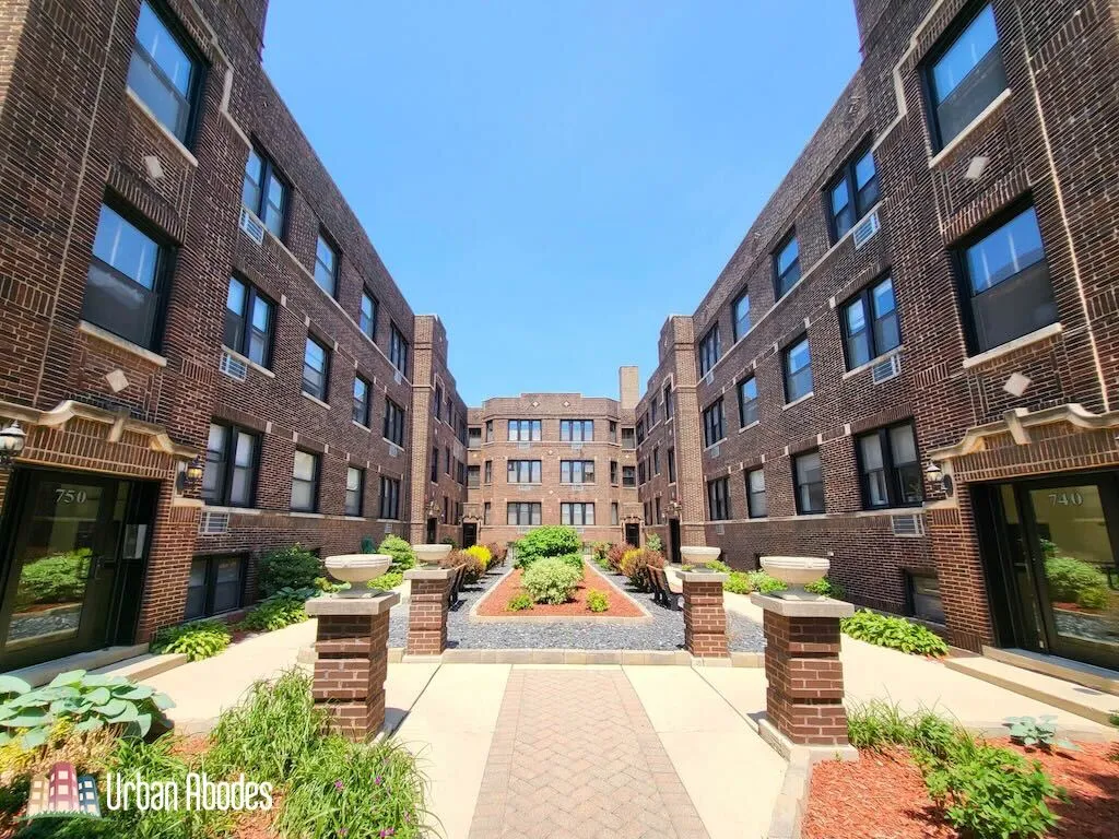 748 W ADDISON ST 60613-unit#1N-Chicago-IL