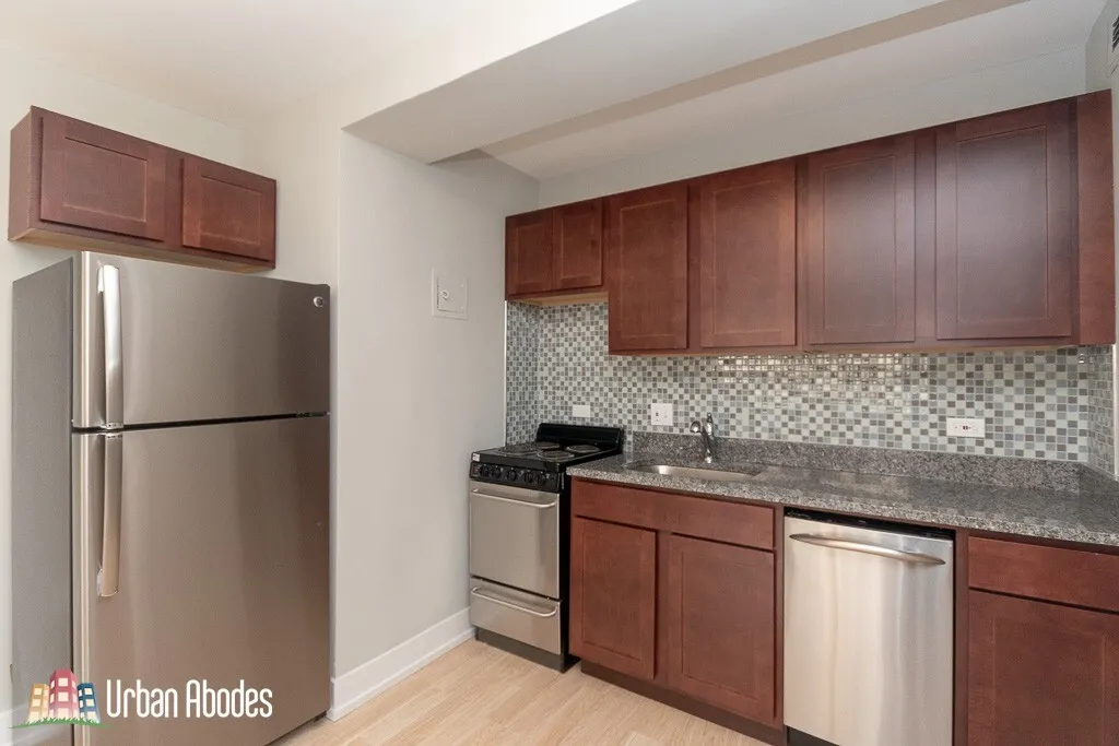 945 W WELLINGTON AVE 60657-unit#14B-Chicago-IL