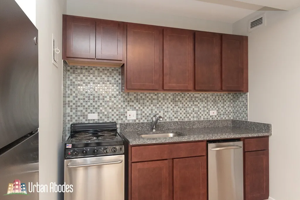 945 W WELLINGTON AVE 60657-unit#14B-Chicago-IL