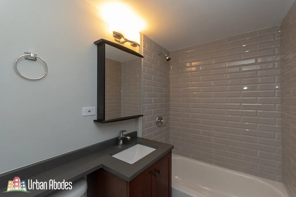 945 W WELLINGTON AVE 60657-unit#14B-Chicago-IL