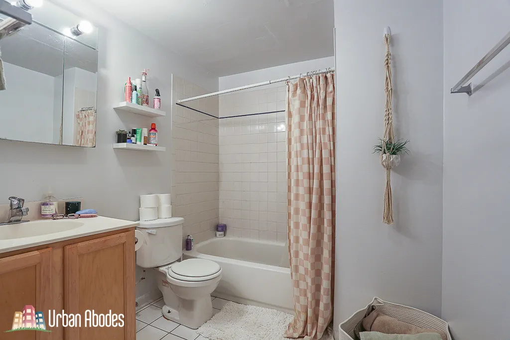 1515 W CORNELIA AVE 60657-unit#F2-Chicago-IL