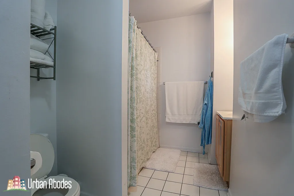 1515 W CORNELIA AVE 60657-unit#F2-Chicago-IL