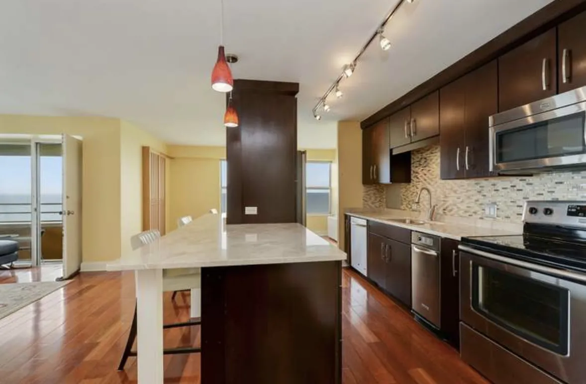 6157 N SHERIDAN RD 60660-unit#15F-Chicago-IL