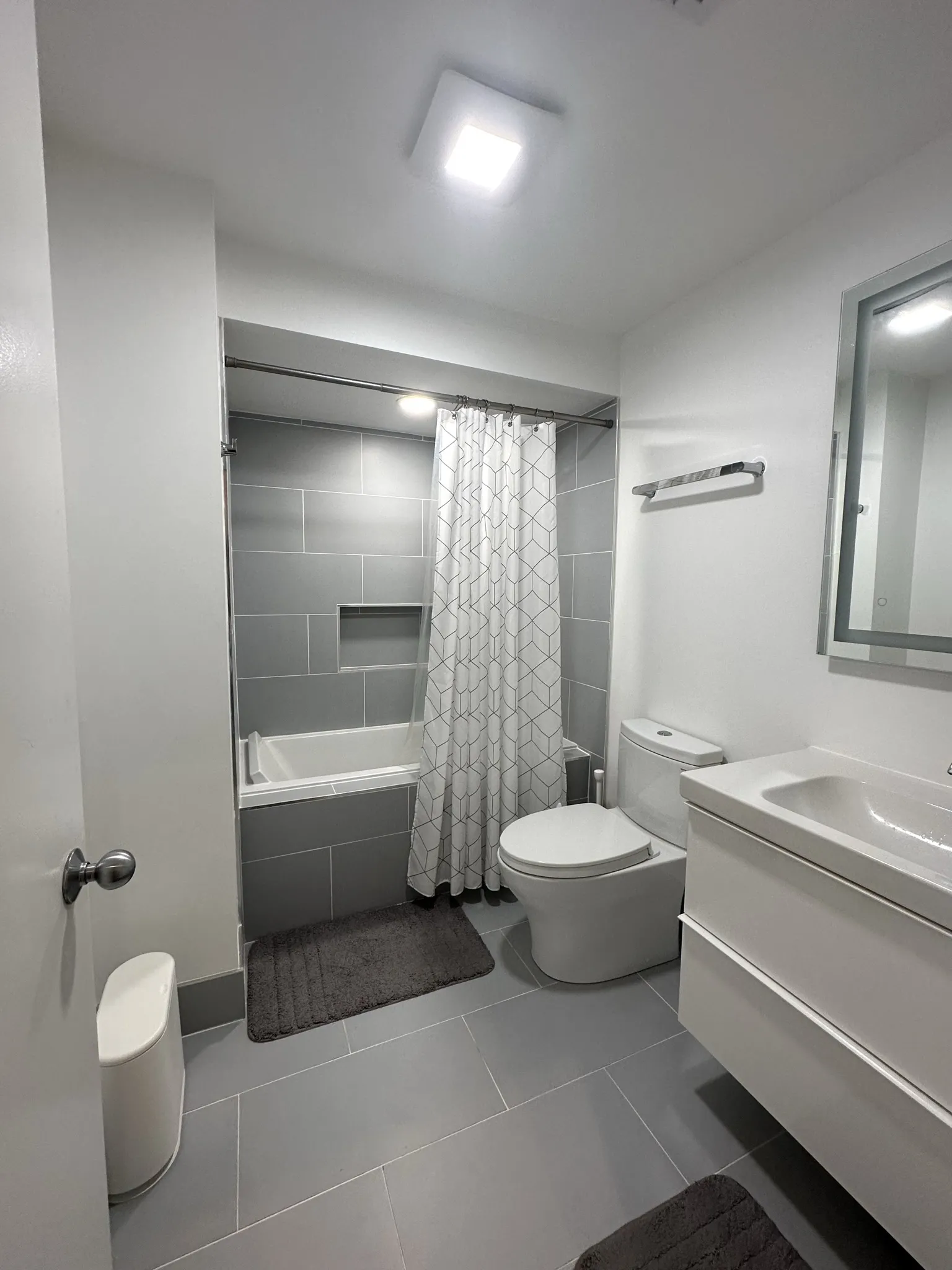 3201 N SEMINARY AVE 60657-unit#209-Chicago-IL