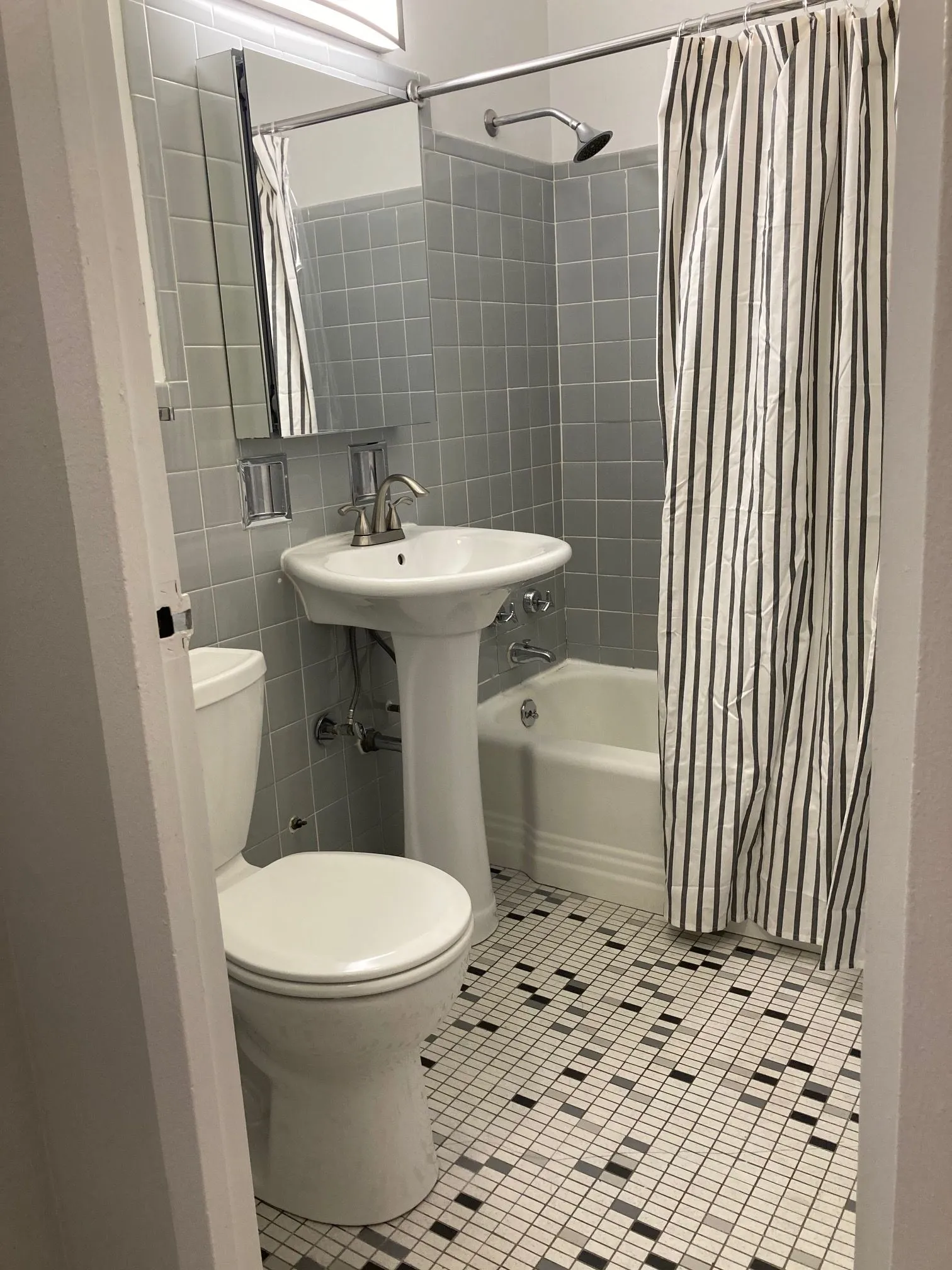 1447 W TOUHY AVE 60626-unit#405-Chicago-IL