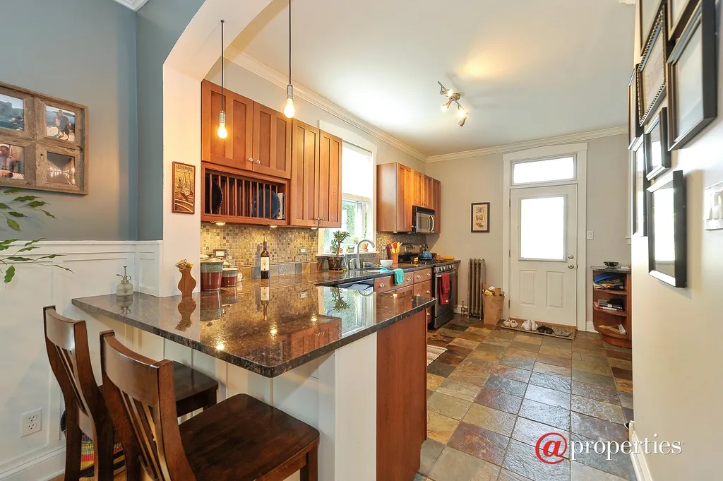 2218 W ARGYLE ST 60625-unit#2-Chicago-IL