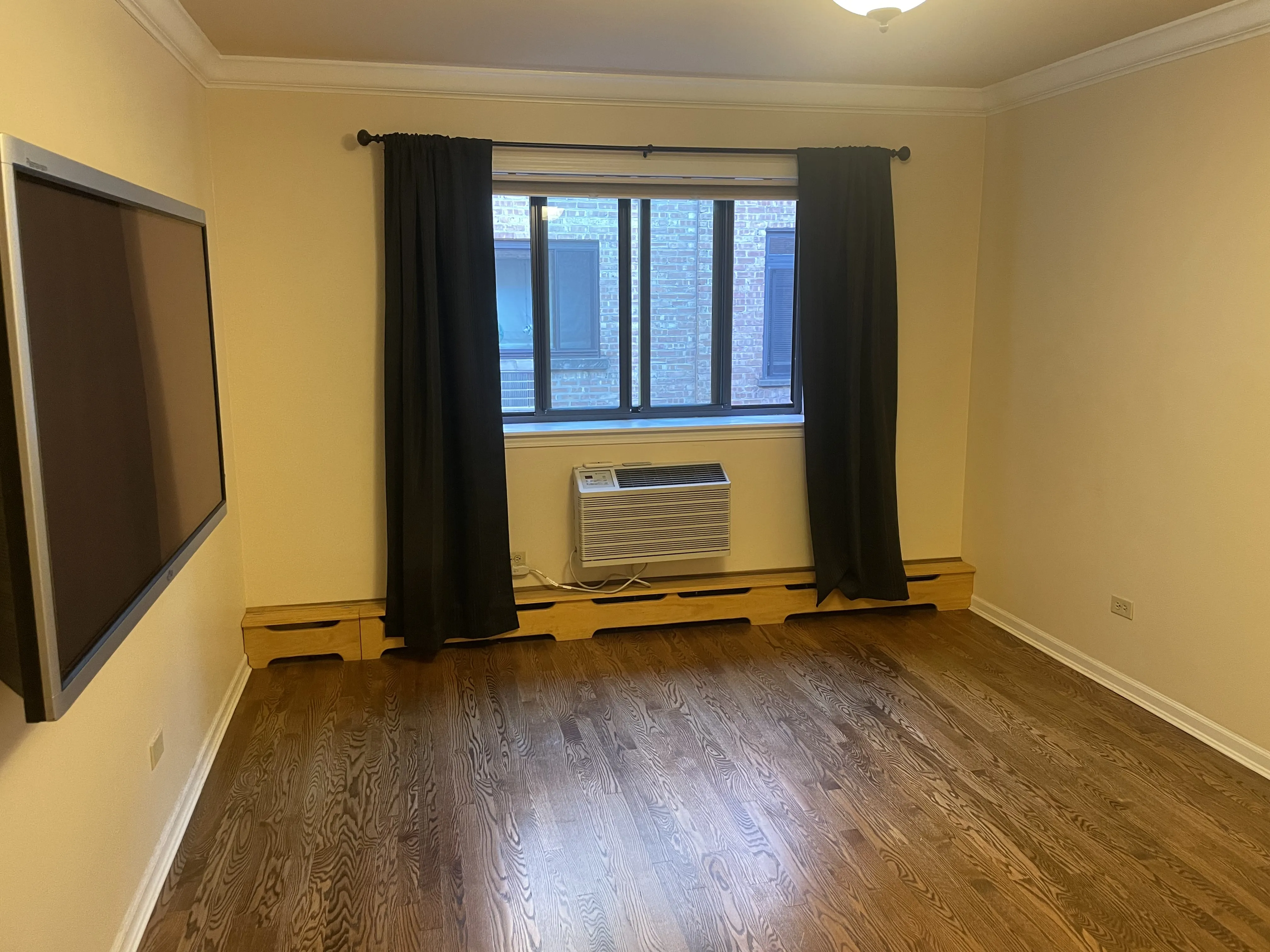 561 W STRATFORD PL 60657-unit#4-B-Chicago-IL