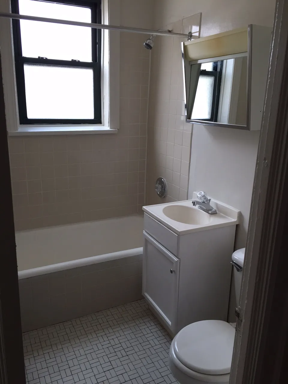 1628 W SHERWIN AVE 60626-unit#103-Chicago-IL