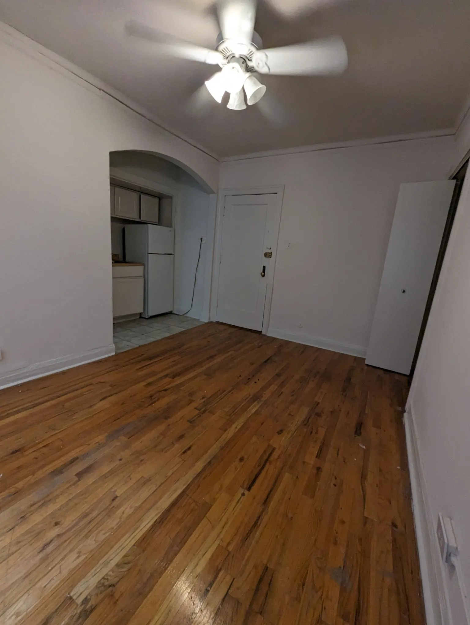 640 W BRIAR PL 60657-unit#105-Chicago-IL