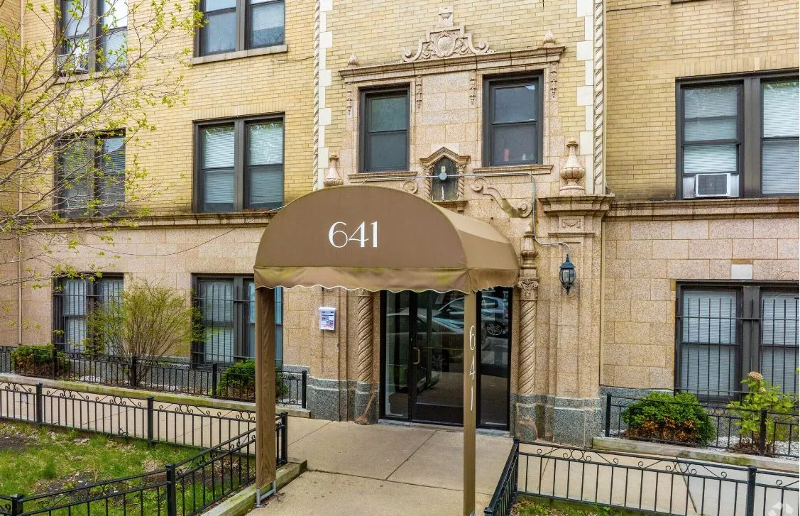 641 W ALDINE AVE 60657-unit#305-Chicago-IL