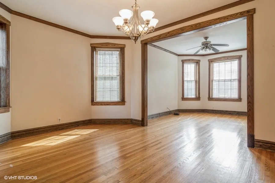 3715 N BELL AVE 60618-Bell Apartments-unit#Apt1-Chicago-IL