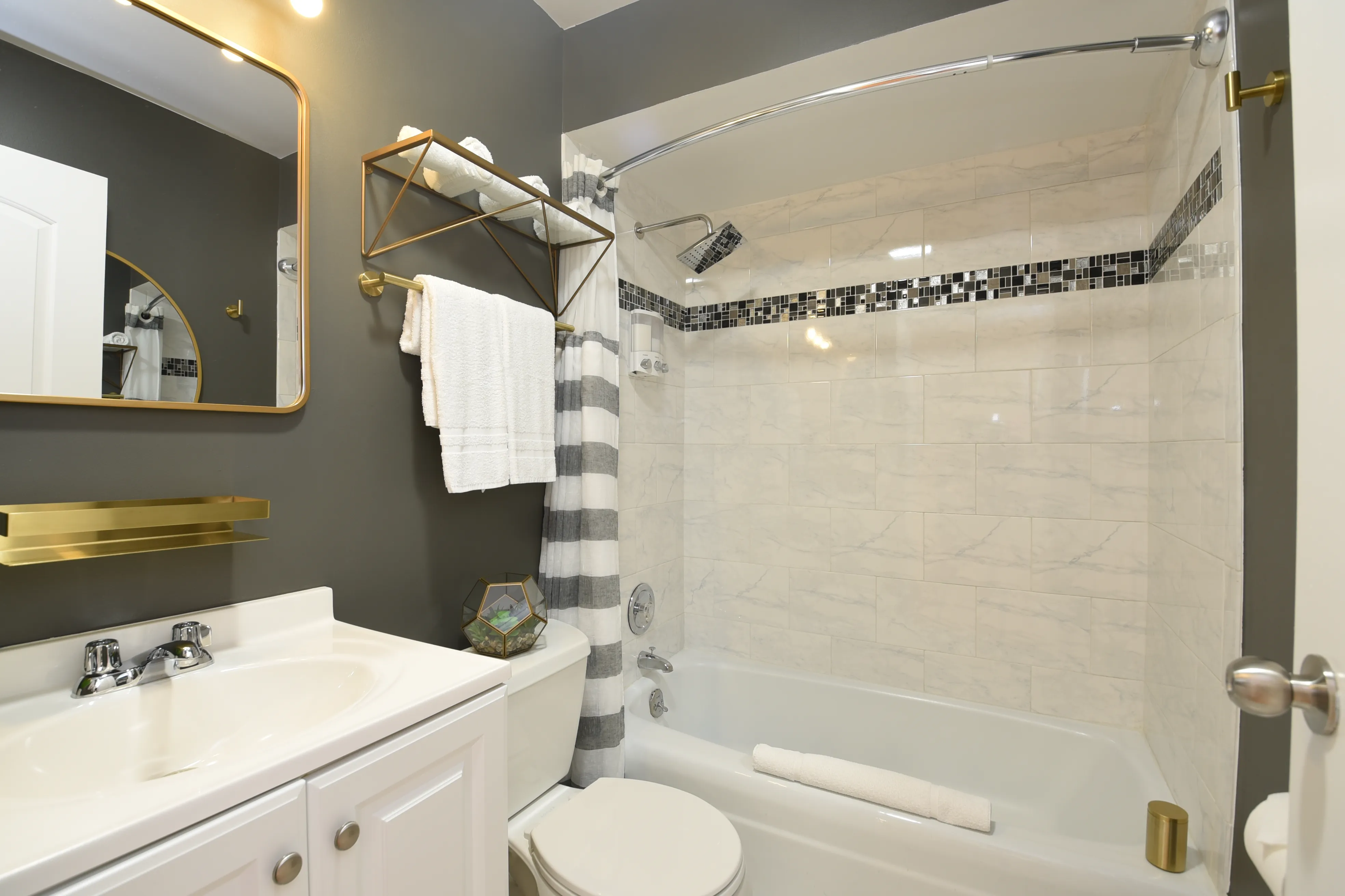 2930 N PINE GROVE AVE 60657-unit#401-Chicago-IL