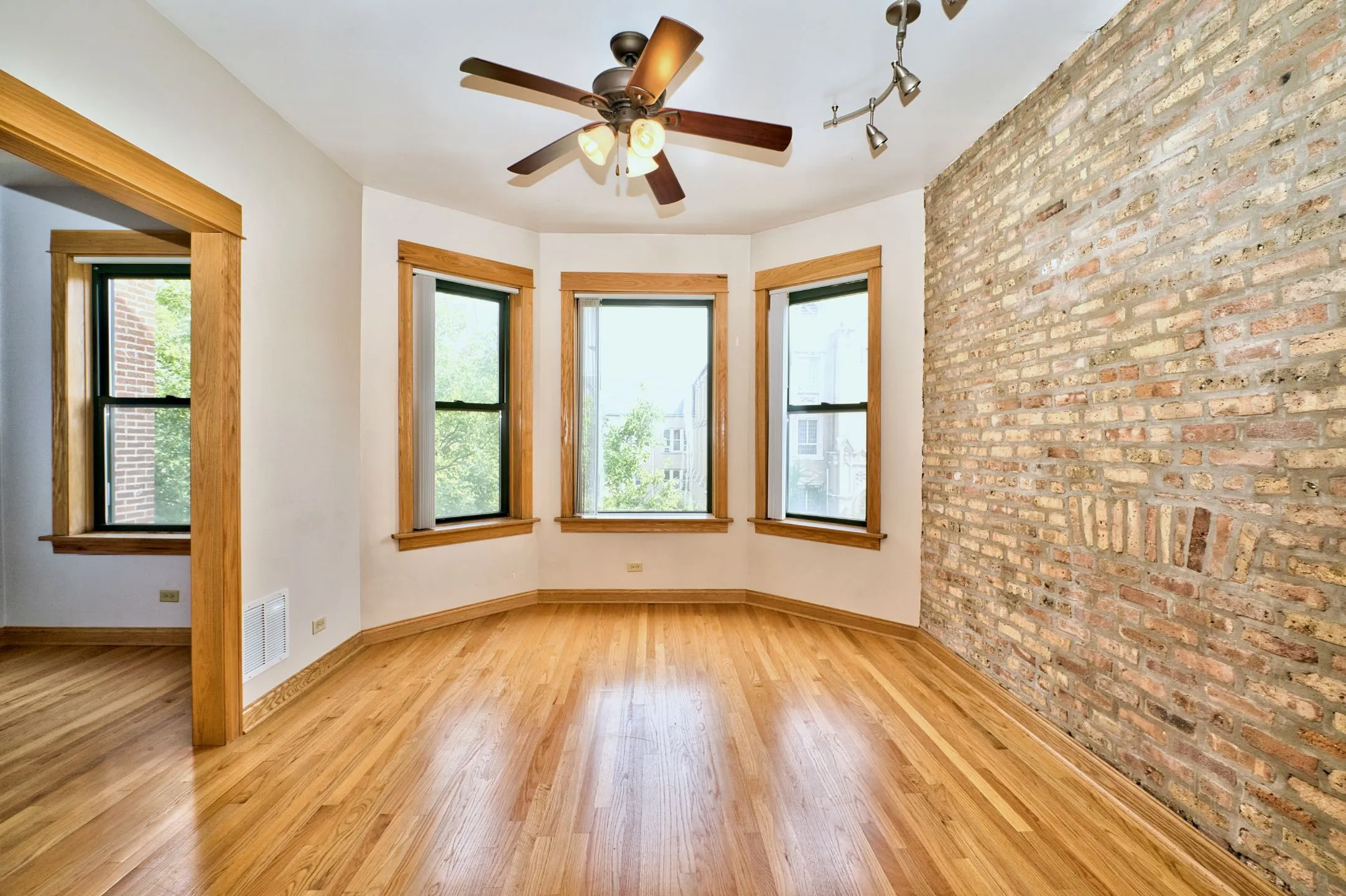 1649 W FOSTER AVE 60640-unit#02-Chicago-IL