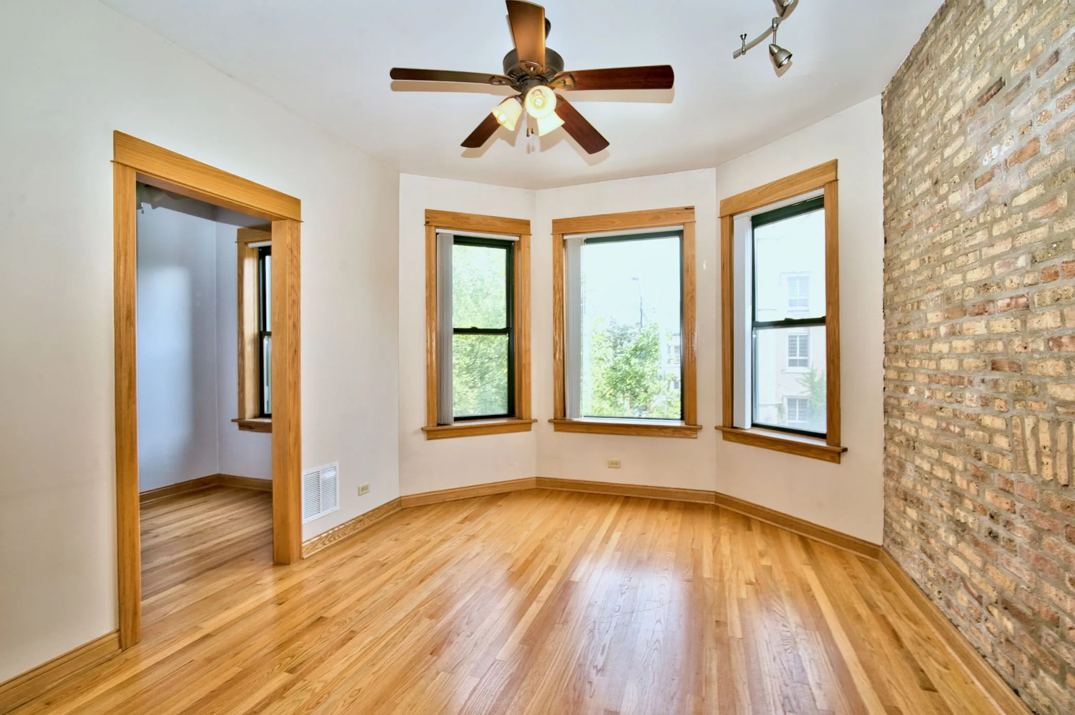 1649 W FOSTER AVE 60640-unit#02-Chicago-IL