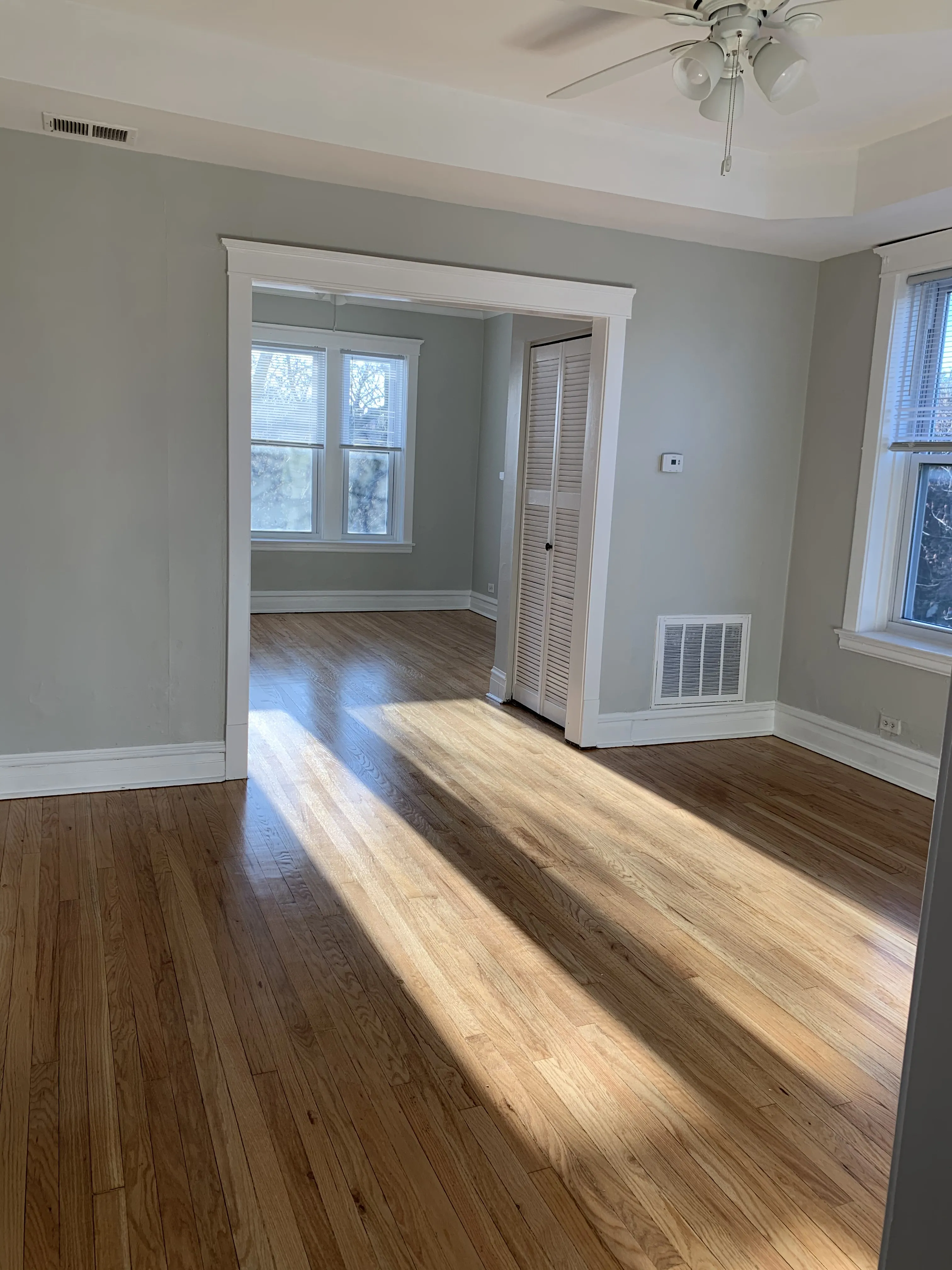3053 W BERTEAU AVE 60618-unit#3W-Chicago-IL